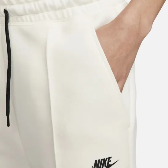 Спортивні штани Nike Sportswear Tech Fleece FB8330-110
