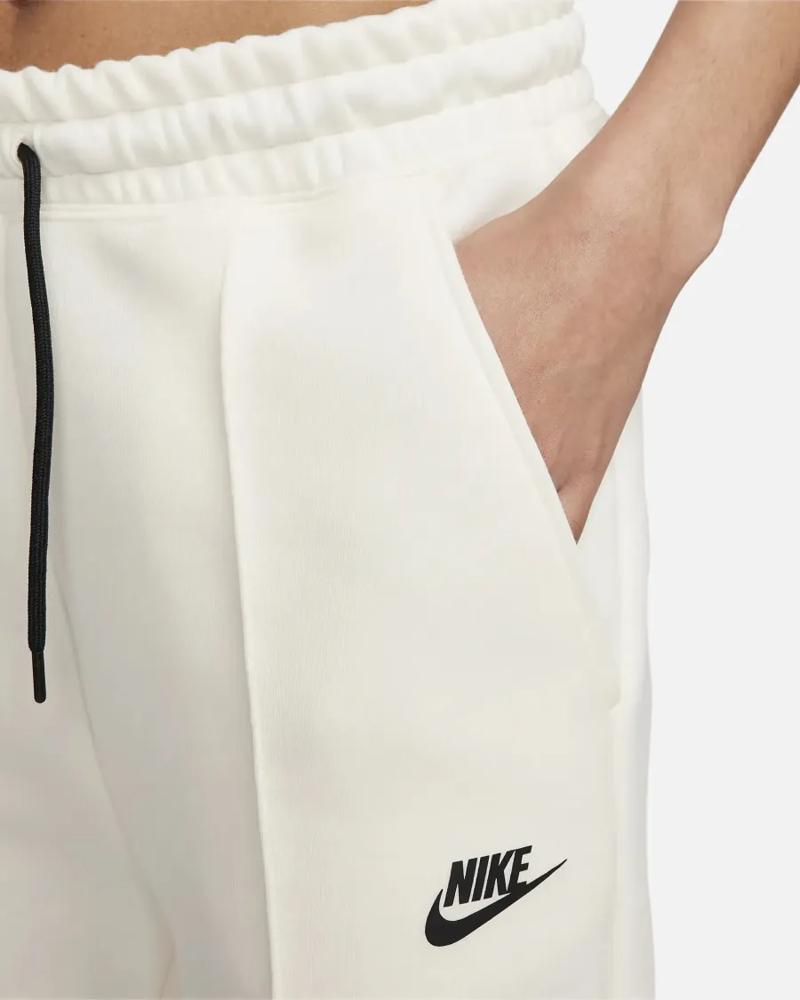 Спортивні штани Nike Sportswear Tech Fleece FB8330-110