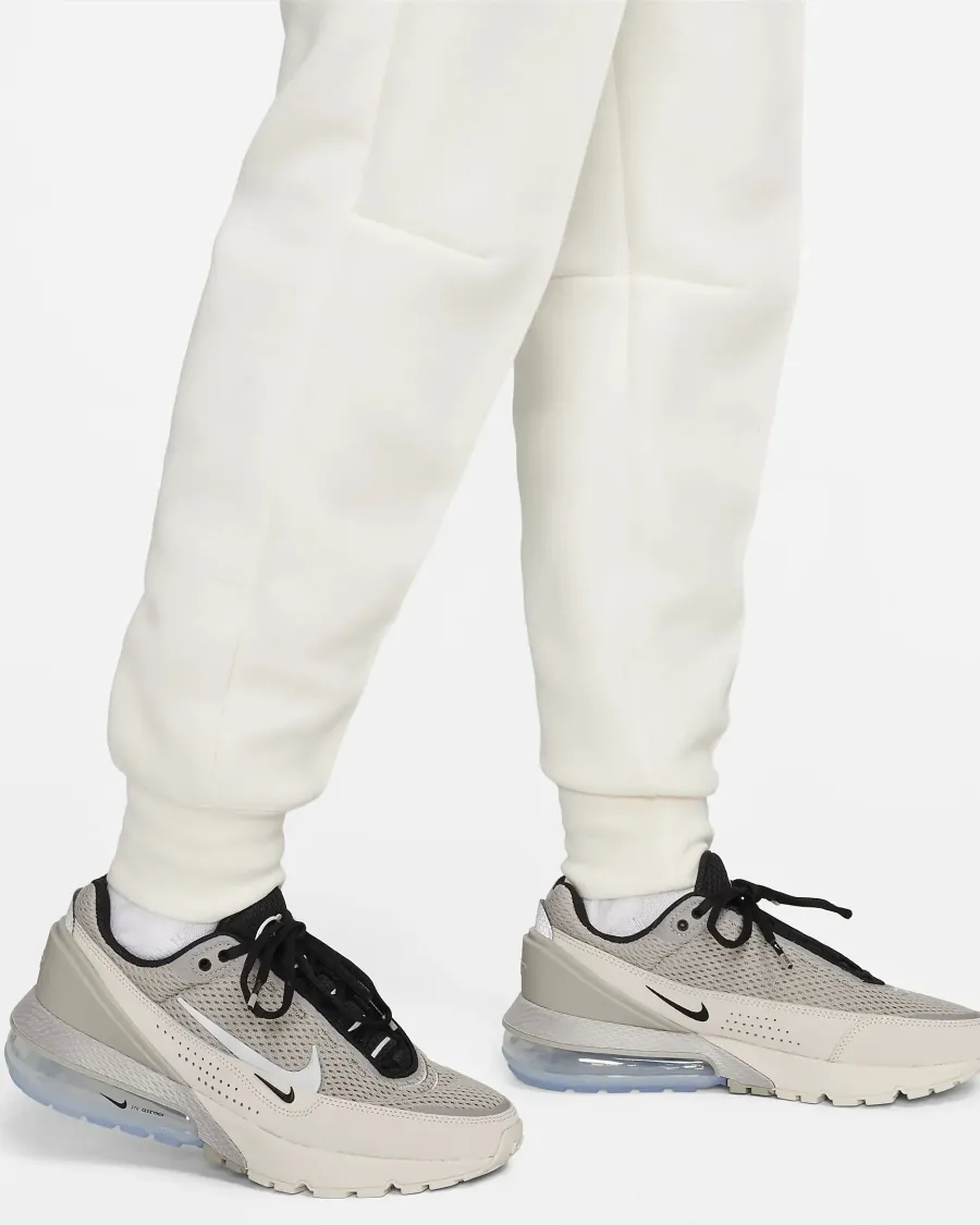 Спортивні штани Nike Sportswear Tech Fleece FB8330-110