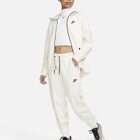 Спортивні штани Nike Sportswear Tech Fleece FB8330-110