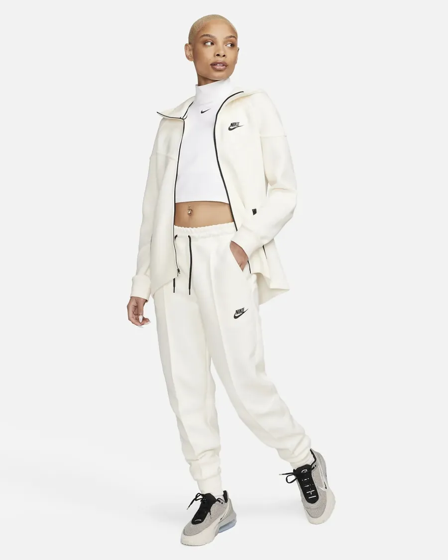 Спортивні штани Nike Sportswear Tech Fleece FB8330-110