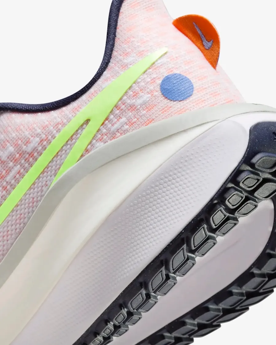 Кросівки Nike Air Zoom Vomero 17 FB8502-100