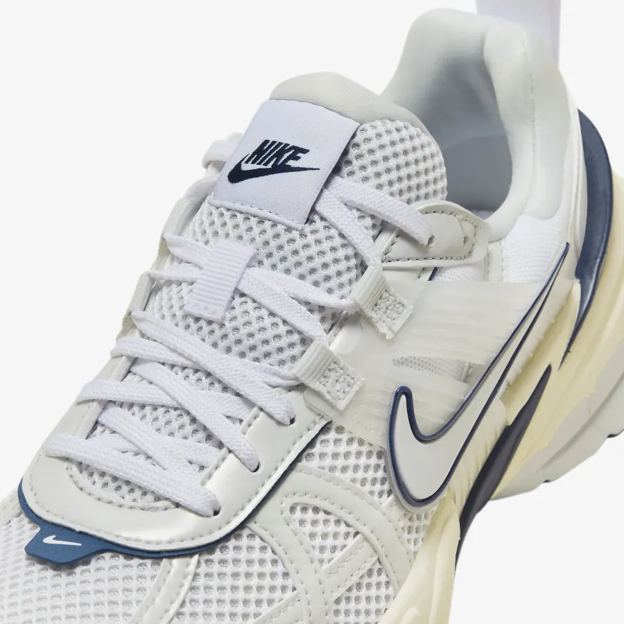 Кросівки Nike V2K Run FD0736-102