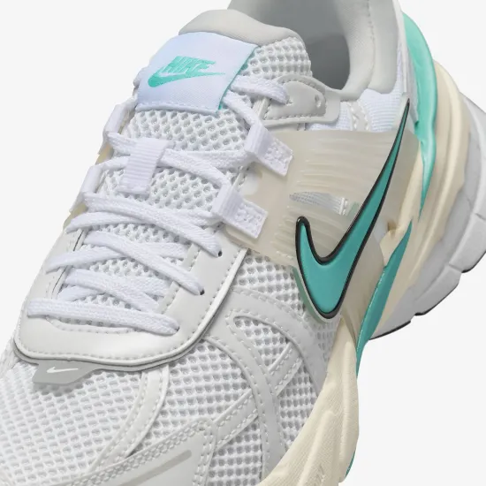 Кросівки Nike V2K Run FD0736-105