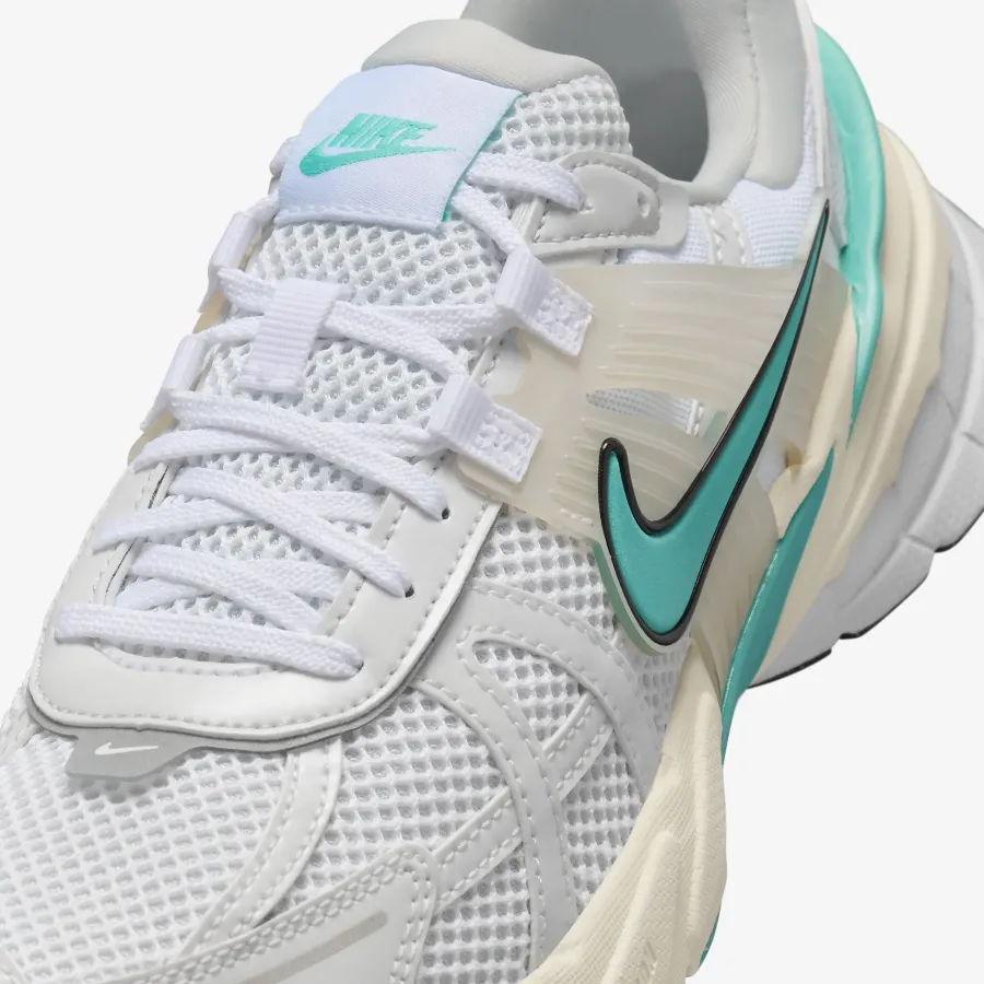 Кросівки Nike V2K Run FD0736-105