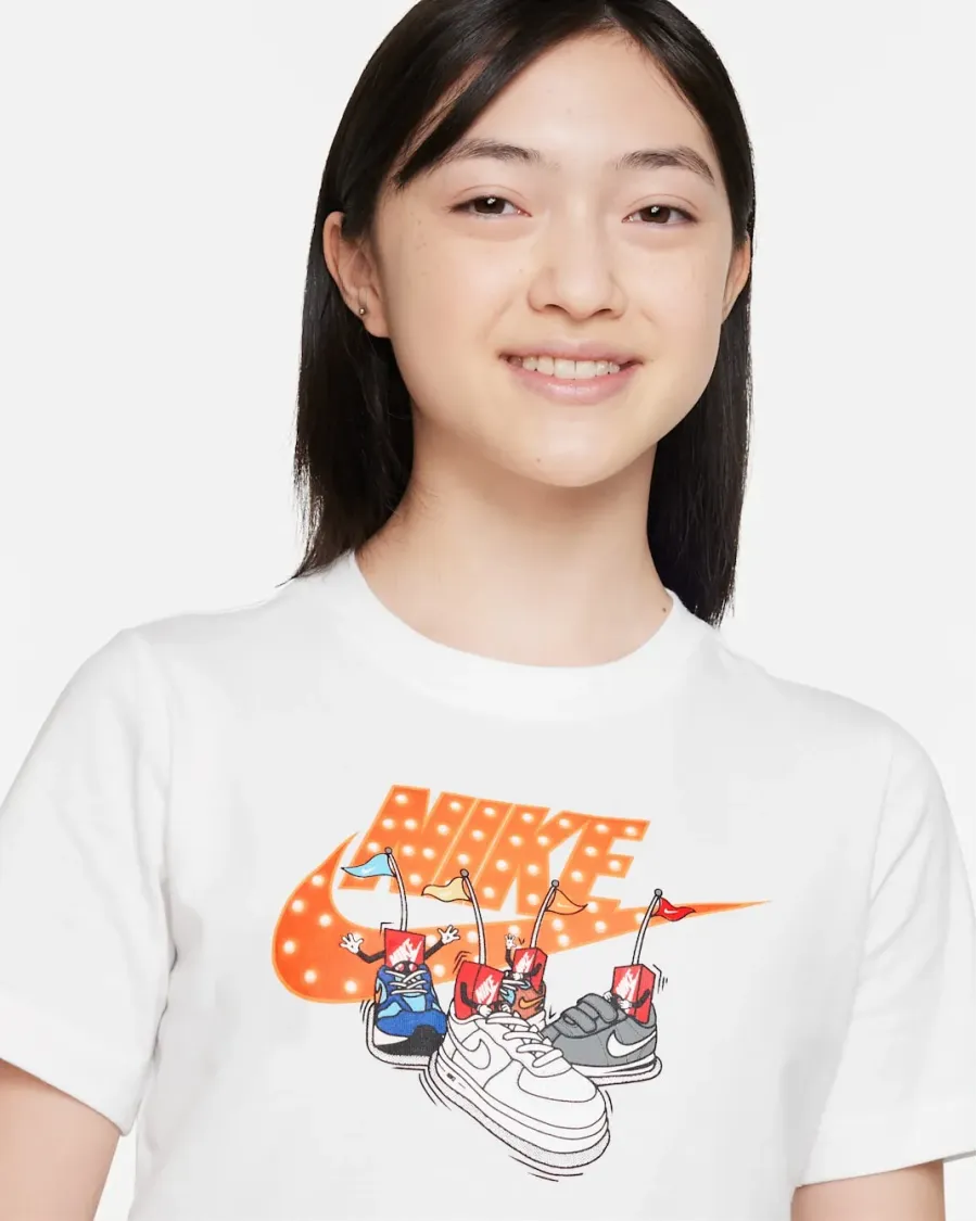 Футболка Nike Sportswear Boxy Tee FD0844-100