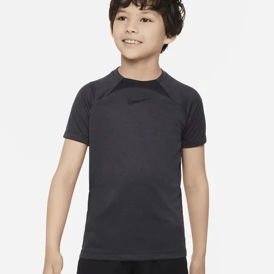 Футболка Nike Dri-FIT Academy Soccer FD3138-010