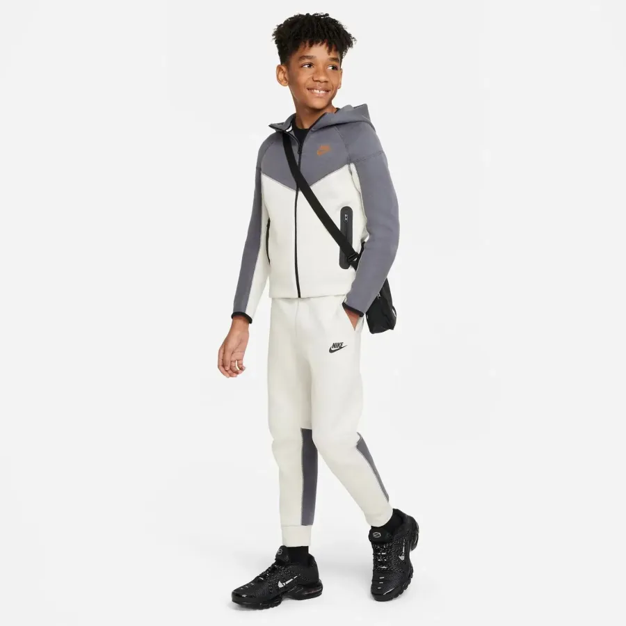 Штани Nike Sportswear Tech Fleece FD3287-072