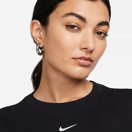 Футболка Nike Sportswear Essential Tee LBR FD4149-010