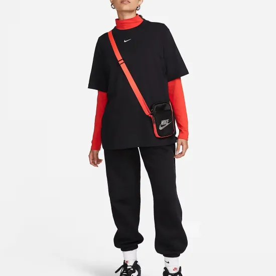 Футболка Nike Sportswear Essential Tee LBR FD4149-010