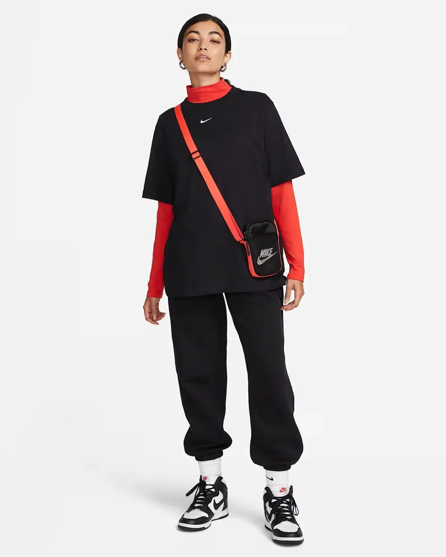 Футболка Nike Sportswear Essential Tee LBR FD4149-010