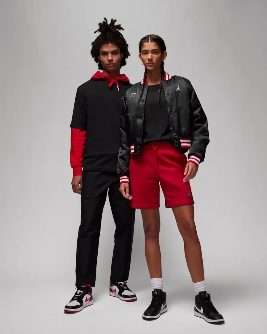 Футболка Nike Air Jordan Essentials Holiday Crew FD7010-010