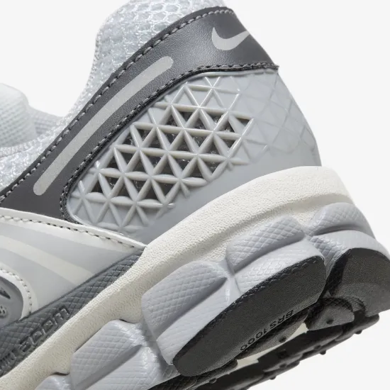Кросівки Nike Air Zoom Vomero 5 FD9919-001