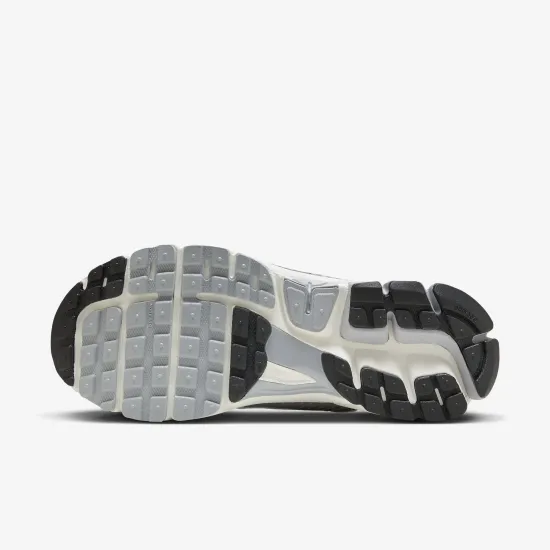 Кросівки Nike Air Zoom Vomero 5 FD9919-001