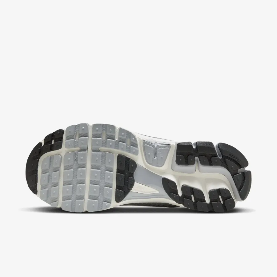 Кросівки Nike Air Zoom Vomero 5 FD9919-001