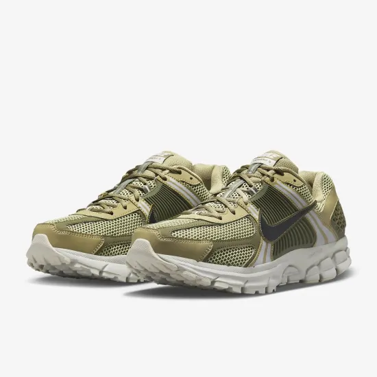 Кросівки Nike Air Zoom Vomero 5 FJ1915-200