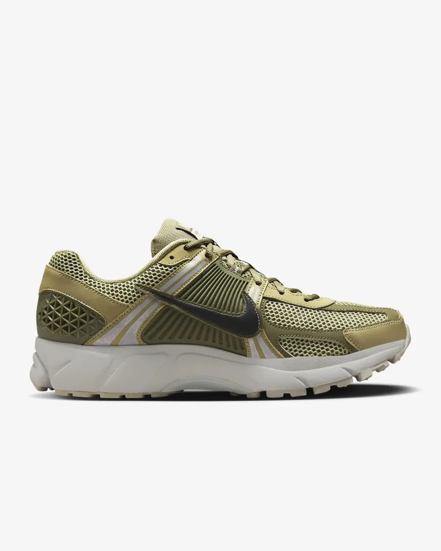 Кросівки Nike Air Zoom Vomero 5 FJ1915-200