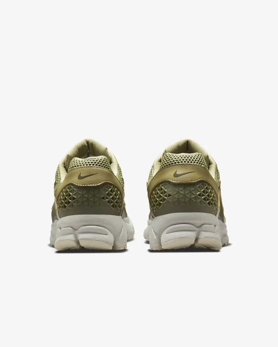 Кросівки Nike Air Zoom Vomero 5 FJ1915-200