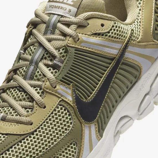 Кросівки Nike Air Zoom Vomero 5 FJ1915-200