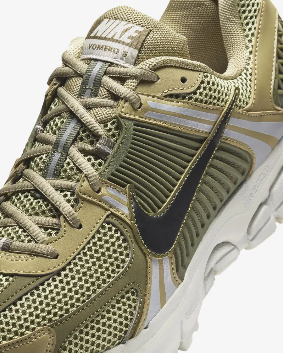 Кросівки Nike Air Zoom Vomero 5 FJ1915-200