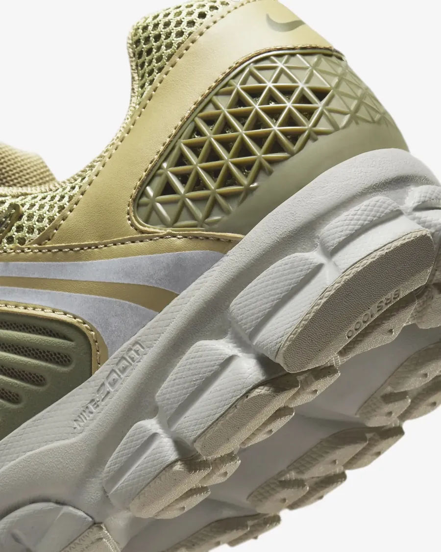 Кросівки Nike Air Zoom Vomero 5 FJ1915-200