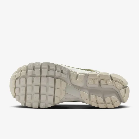 Кросівки Nike Air Zoom Vomero 5 FJ1915-200