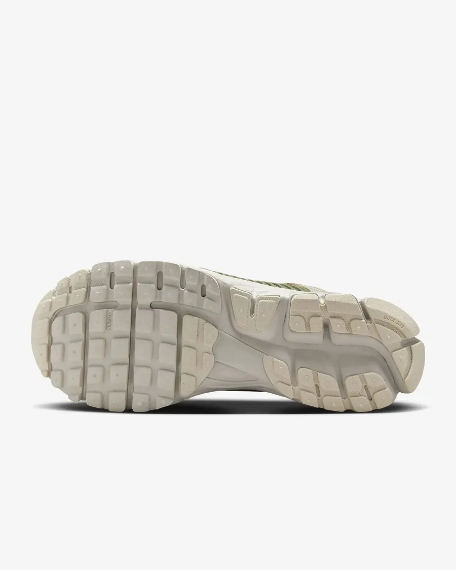 Кросівки Nike Air Zoom Vomero 5 FJ1915-200