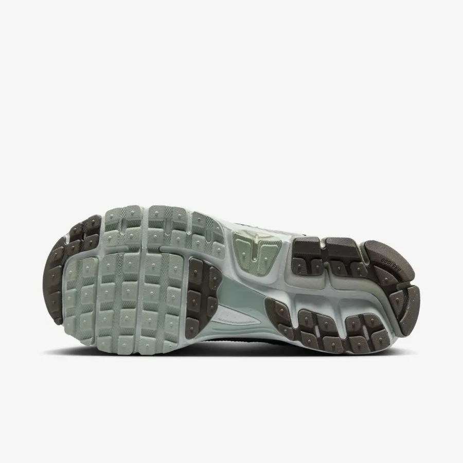 Кросівки Nike Zoom Vomero 5 FJ2028-103