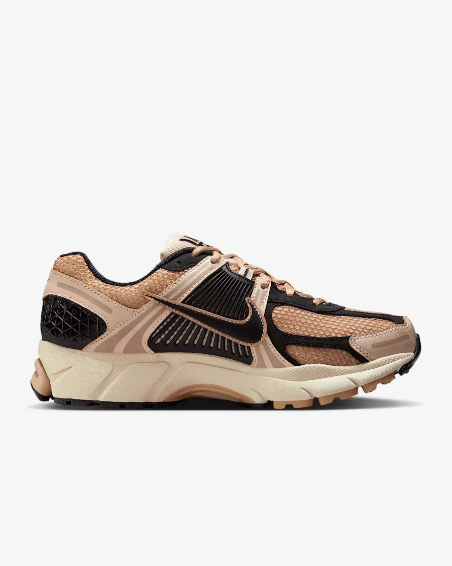 Кросівки Nike Zoom Vomero 5 FJ2028-106