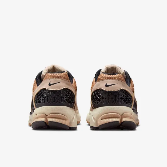 Кросівки Nike Zoom Vomero 5 FJ2028-106