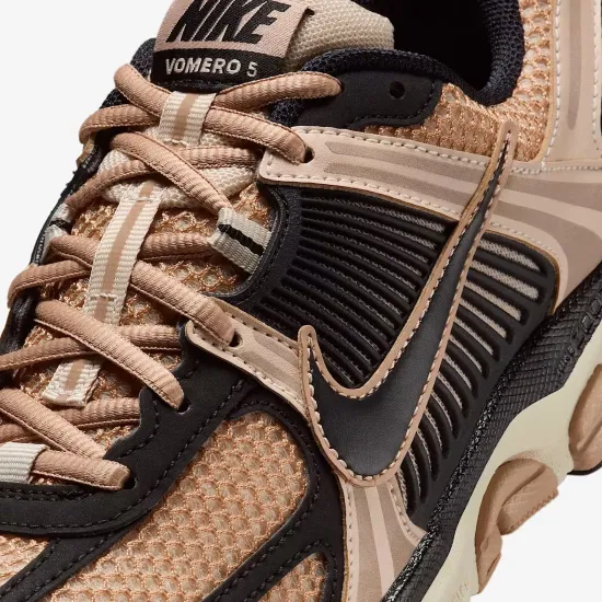 Кросівки Nike Zoom Vomero 5 FJ2028-106