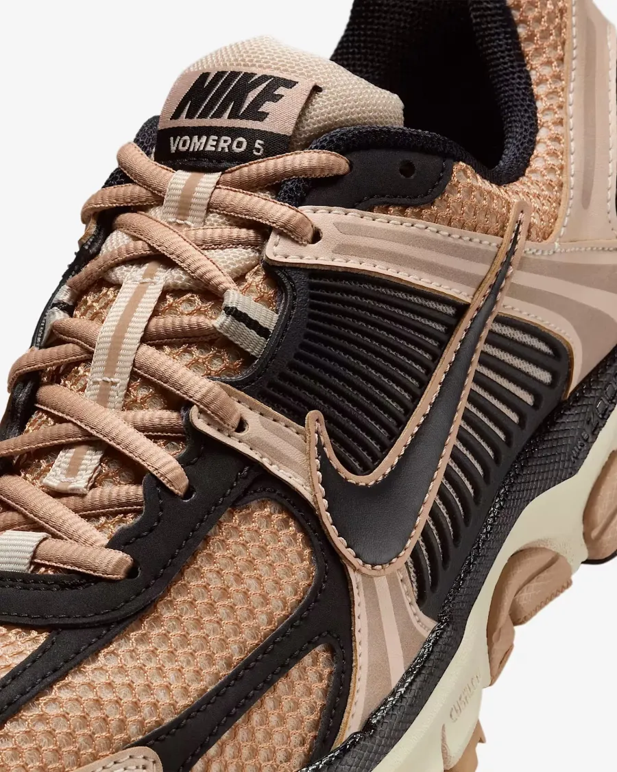 Кросівки Nike Zoom Vomero 5 FJ2028-106