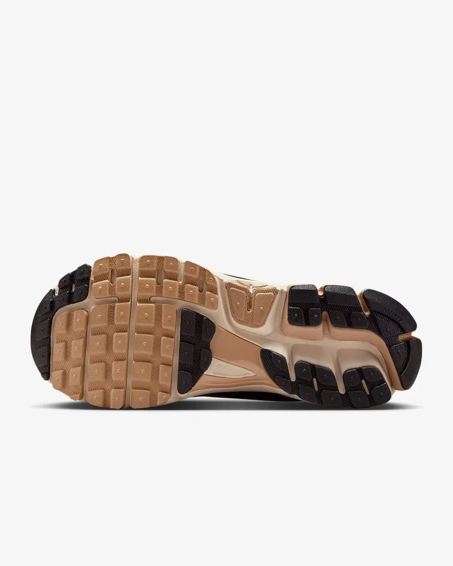 Кросівки Nike Zoom Vomero 5 FJ2028-106