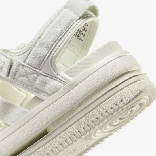 Сандалі Nike Icon Classic SE FJ2595-002