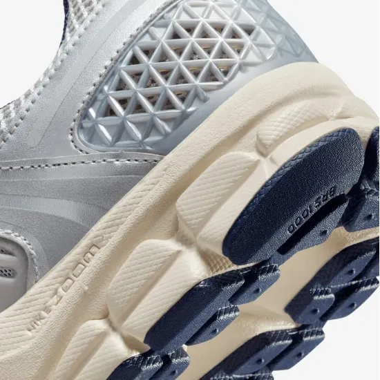 Кросівки Nike Zoom Vomero 5 FJ4151-001