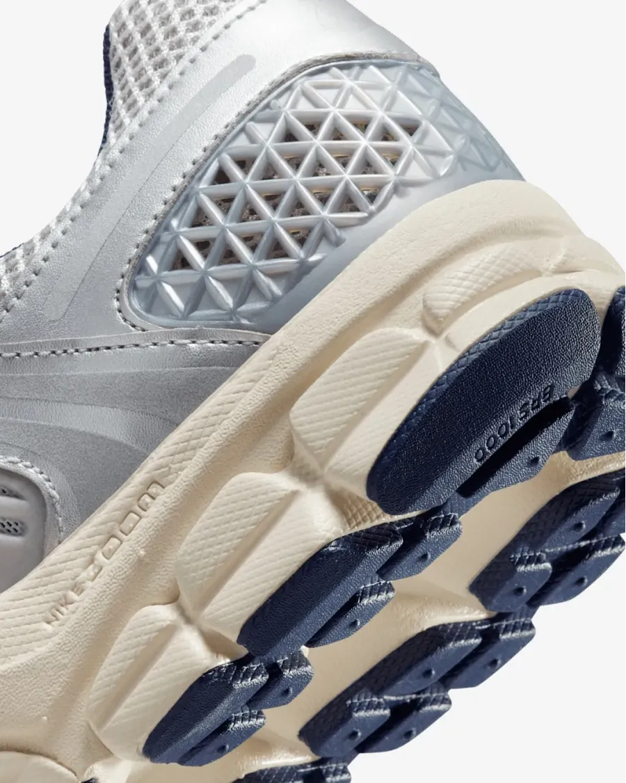 Кросівки Nike Zoom Vomero 5 FJ4151-001