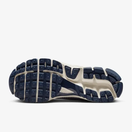 Кросівки Nike Zoom Vomero 5 FJ4151-001