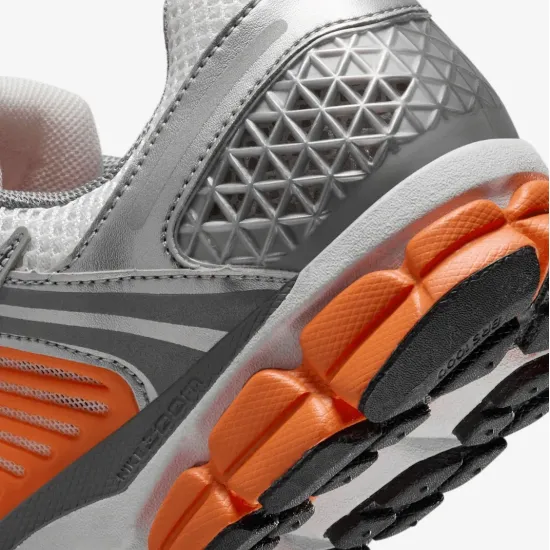 Кросівки Nike Zoom Vomero 5 FJ4151-002
