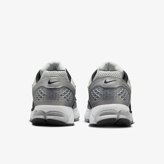 Кросівки Nike Zoom Vomero 5 FJ4151-004
