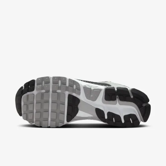 Кросівки Nike Zoom Vomero 5 FJ4151-004