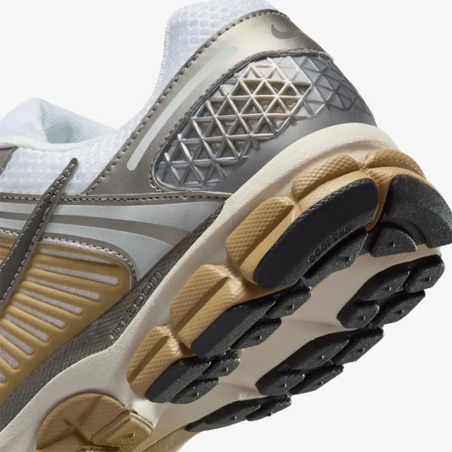Кросівки Nike Zoom Vomero 5 FJ4151-006