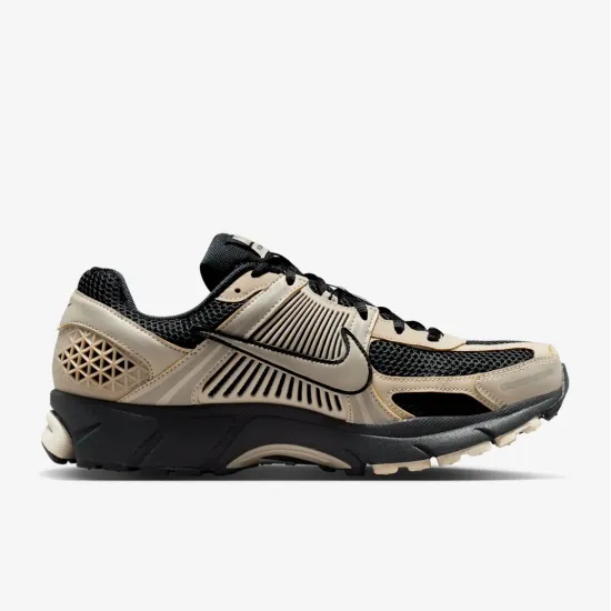 Кросівки Nike Zoom Vomero 5 FJ4151-008