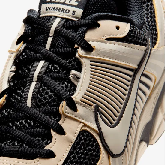Кросівки Nike Zoom Vomero 5 FJ4151-008