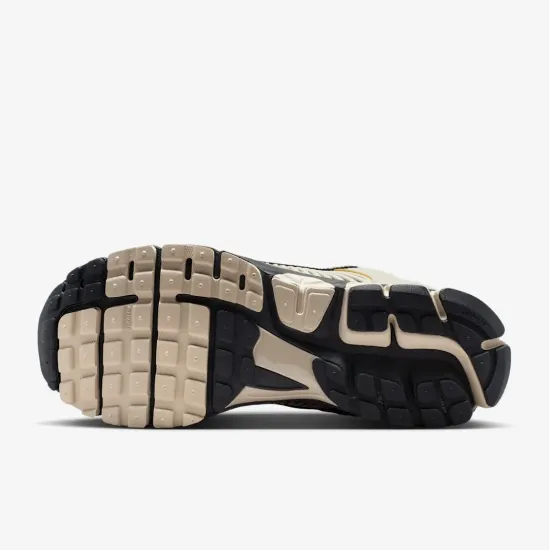 Кросівки Nike Zoom Vomero 5 FJ4151-008