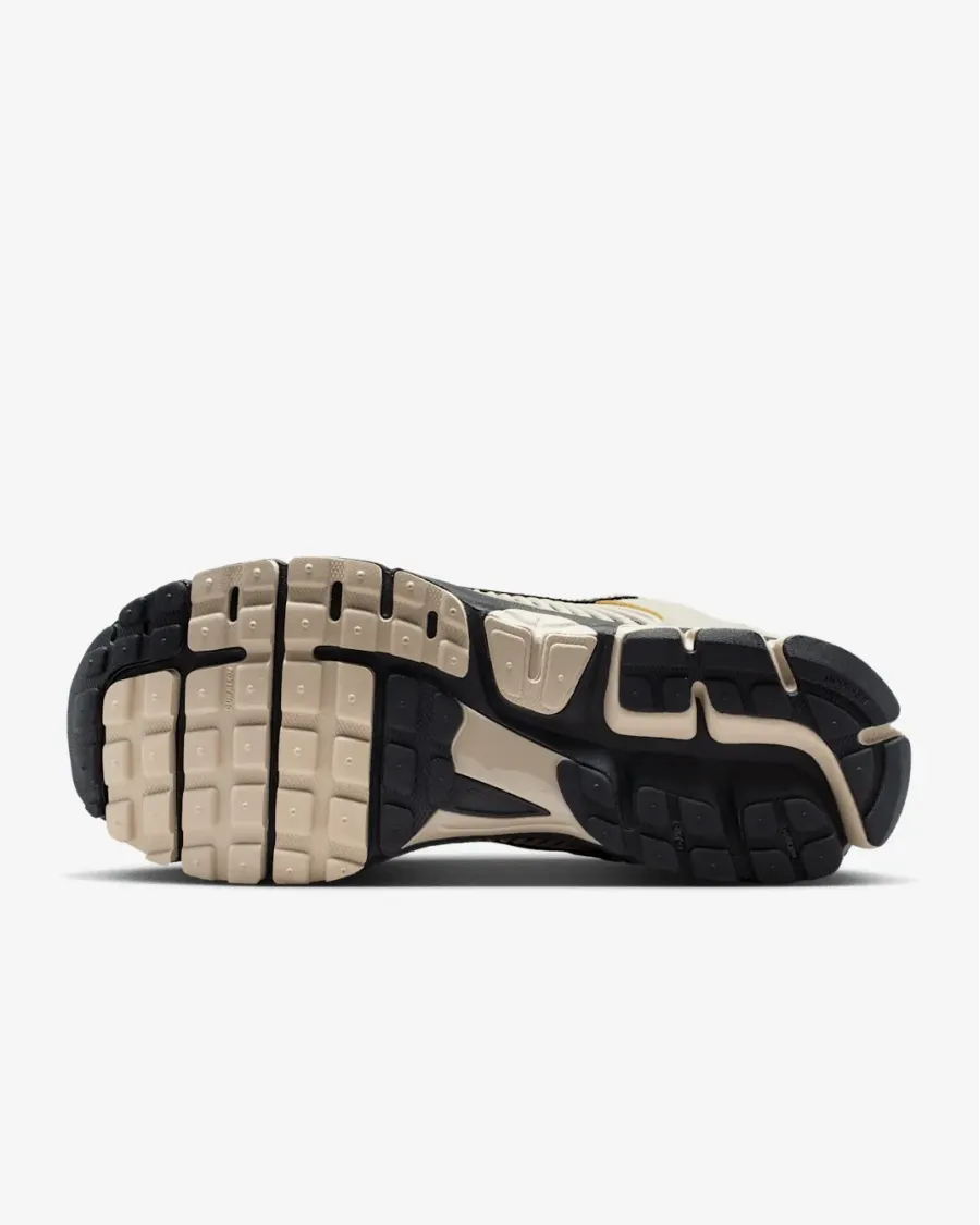 Кросівки Nike Zoom Vomero 5 FJ4151-008