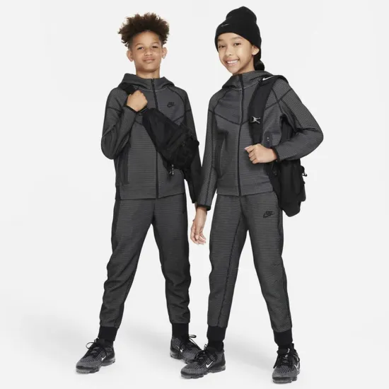 Толстовка Nike Sportswear Tech Fleece Winterized Full‑Zip FJ6023-010