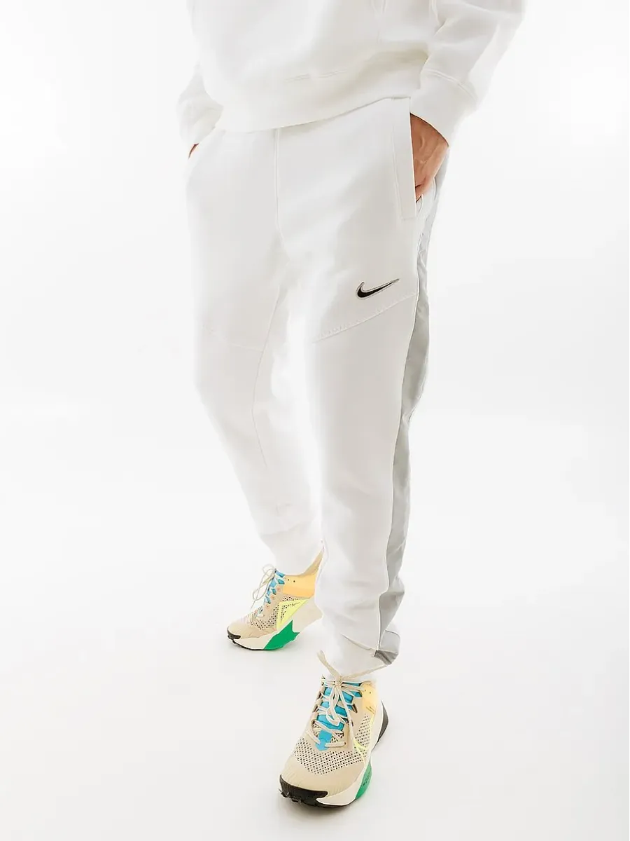 Штани Nike Sportswear Club Fleece Joggers FN0246-100