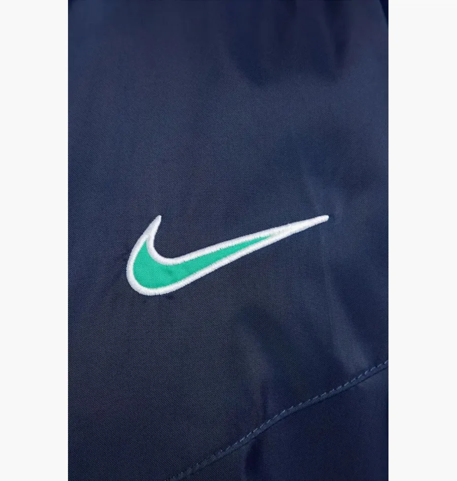 Куртка Nike Windrunner Woven FN3042-410