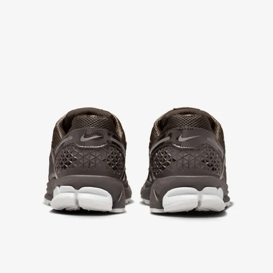 Кросівки Nike Zoom Vomero 5 FN3420-200