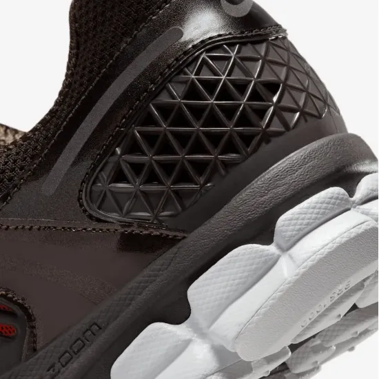 Кросівки Nike Zoom Vomero 5 FN3420-200